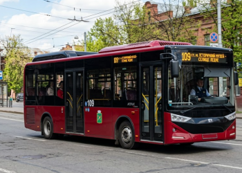 109 Маршрутка Харькова едет по улицам города