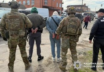 2 400 доларів за зняття з розшуку – у Миколаєві поліцейські викрили військовослужбовців ТЦК та СП за підозрою в отриманні неправомірної вигоди »