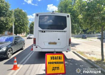У Житомирі літній чоловік потрапив під колеса автобусу та до лікарні. ФОТО | Кримінальні новини