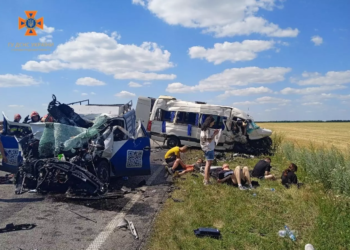 У ДТП на Кіровоградщині зіткнулися вантажний та пасажирський бусики, двоє людей загинули. ФОТО | Кримінальні новини