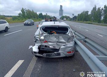 ДТП на трасі Київ – Чоп: внаслідок зіткнення легковиків постраждав пасажир одного з них. ФОТО | Кримінальні новини