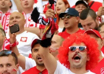 Фанаты европейского клуба вывесили антиукраинские баннеры в матче против команды динамовца: фото позорной акции – Спорт