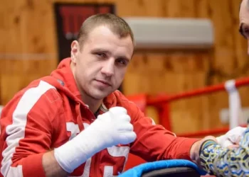 Известный украинский экс-боксер отправил прохожего в реанимацию: шокирующее фото и видео избиения на улице – Спорт