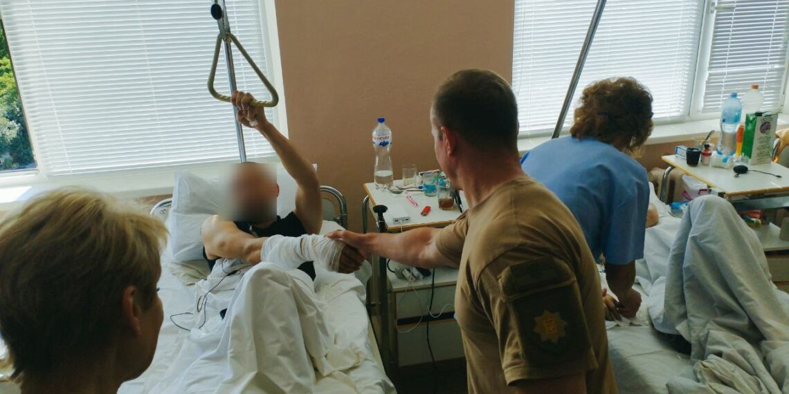 Керівництво поліції Київщини відвідало поранених бійців у Білоцерківській лікарні (ФОТО, ВІДЕО)