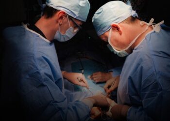 Команда «Врятуй красу» відновлює обличчя людям, які постраждали від війни. Ми побували на операції — Новини Київа