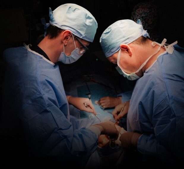 Команда «Врятуй красу» відновлює обличчя людям, які постраждали від війни. Ми побували на операції — Новини Київа