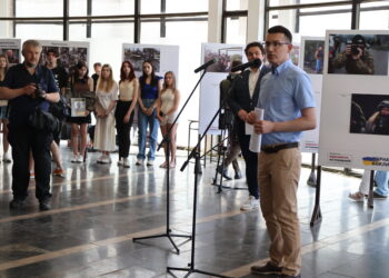 Напередодні Дня журналіста у вестибюлі станції метро «Золоті ворота» відкрилась фотовиставка «Україна: журналісти на передовій» (+фото) –