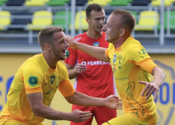 Перша ліга: «Гірник-Спорт» зазнав розгрому від «Лівого берега» (відео) • Футбол •