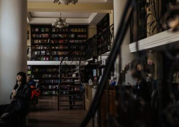 Прийняли на переробку понад 70 тонн російських книг: як працює книгарня «Сяйво книги» — Новини Київа