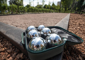 Спорт родом із Провансу: у Києві за участю посла Франції в Україні відкрили майданчики для гри в петанк (+фото) – П’ятий портал