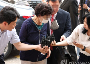 Тещу президента Південної Кореї затримали за підробку довідки про банківський баланс / У світі /