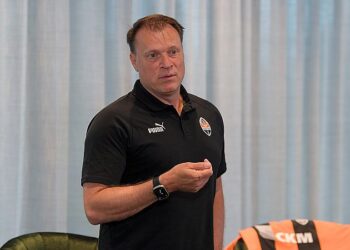 Тренер Шахтаря Патрік ван Леувен зізнався, чому розмовляє російською мовою, а не українською | Футбол