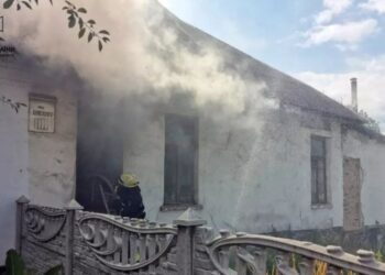 У Дніпрі згоріла квартира в одноповерховому будинку