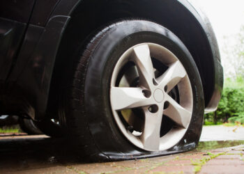 У Празі засудили чоловіка, який пробивав авто з українськими номерами / У світі /