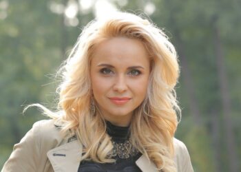 “Змиваю з себе негатив”: Ребрик після скандальної відпустки повернулася до рідних Чернівців – українці обурені |