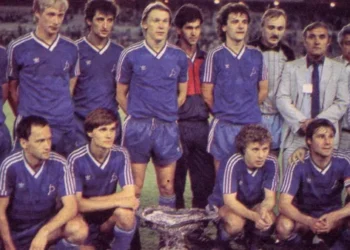 37 лет назад Динамо совершило камбек в матче с Реалом в Мадриде и завоевало трофей: видео момента – Спорт