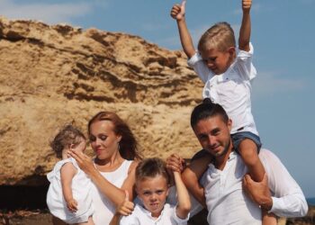 Багатодітні батьки Тарас Тополя та Олег Скрипка поділились правдою про батьківство: “Це ще той кураж” |