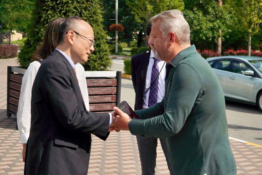 Делегація із Японії відвідала Бучу: обговорили проєкт у сфері зеленої енергетики (ФОТО)