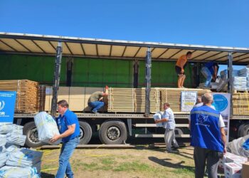 До громад Херсонщини доставили сотню будівельних наборів