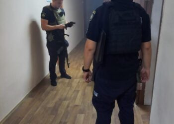 У Марганці, в одній з адмінбудівель, пролунав вибух, причиною якого був підрив боєприпасу. ФОТО | Кримінальні новини