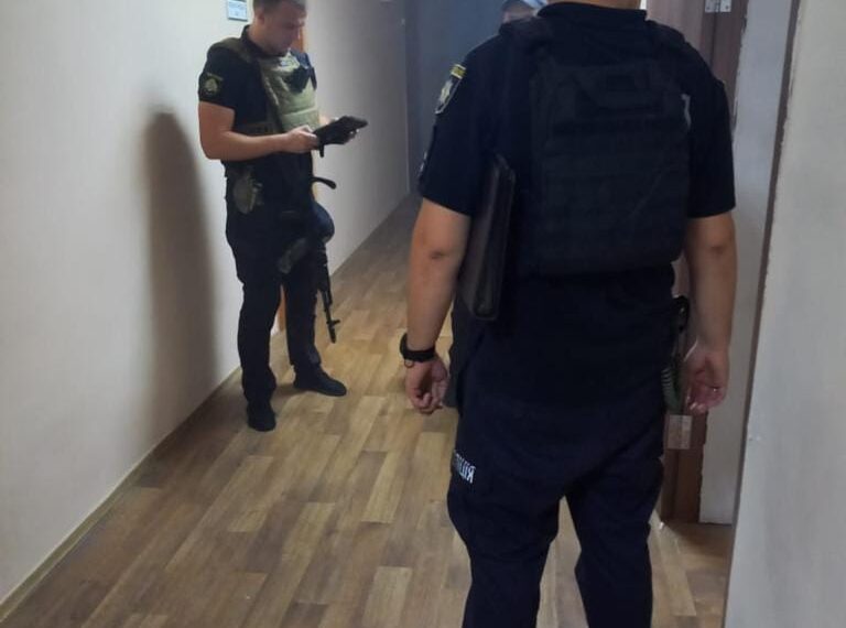 У Марганці, в одній з адмінбудівель, пролунав вибух, причиною якого був підрив боєприпасу. ФОТО | Кримінальні новини