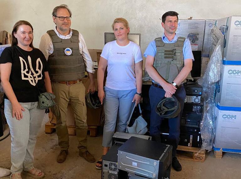 Херсонщина отримала потужні електрогенератори та комп’ютери