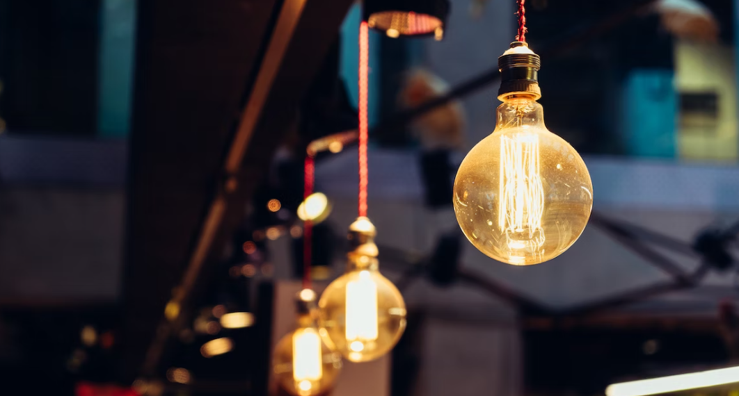 Львів’янам приходять повідомлення про графіки відключень світла. Що кажуть в «Львівобленерго» – Перший львівській портал