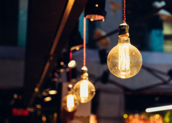 Львів’янам приходять повідомлення про графіки відключень світла. Що кажуть в «Львівобленерго» – Перший львівській портал