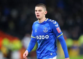 Миколенко сыграл за Эвертон впервые в сезоне: «ириски» вырвали победу над клубом четвертого дивизиона в Кубке лиги – Спорт