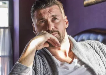 Милевский опубликовал фото с девушкой: экс-форвард Динамо собрался ехать на «стрелку» – Спорт