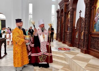 Митрополит Епіфаній освятив іконостас у Бучанському храмі