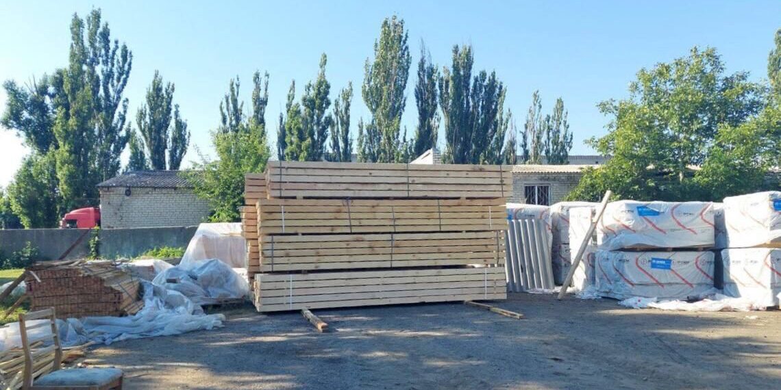 На Херсонщину відправили велику партію будматеріалів