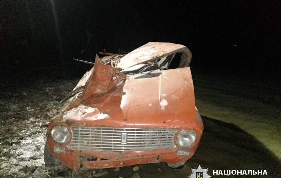 На півдні Одещини авто з обриву впало в озеро: одна людина загинула, ще двоє у лікарні (фото) — Одеса