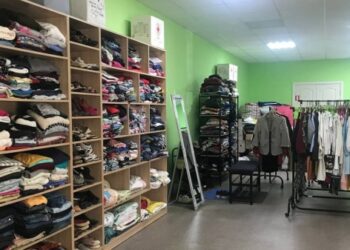 “Намагаємося допомогти всім”: у Сумах функціонує банк безкоштовного одягу – Суми та область