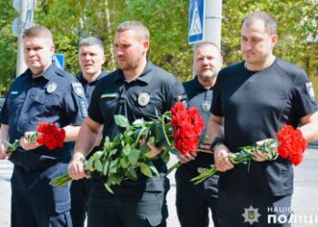 Не забудемо і не пробачимо: керівництво поліції Миколаївщини вшанували пам’ять правоохоронців, які загинули в боротьбі за незалежність » Новини Миколаїва