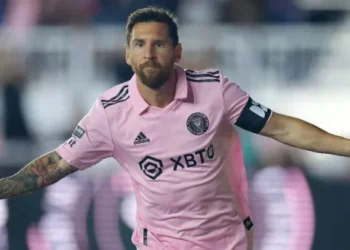 «Он оставил автограф, а потом подошла охрана»: уборщика Интер Майами уволили из-за Месси – Спорт