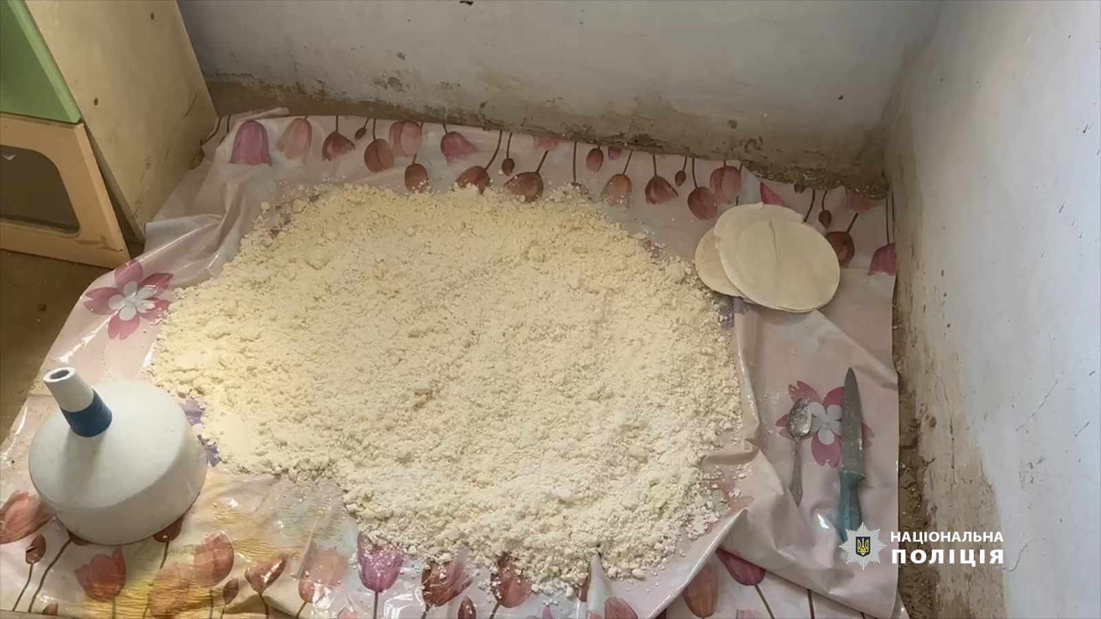 планували виготовити 20 кг небезпечного синтетичного наркотика на 14 млн гривень: на одещині правоохоронці викрили групу осіб