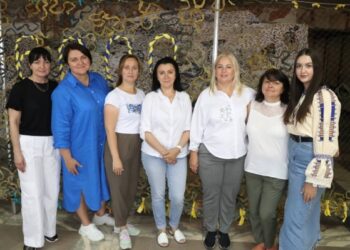 «Сумський бабський батальйон – ТИЛ» завершив плетіння 6-тисячної сітки-оберега для українських воїнів – Суми та область