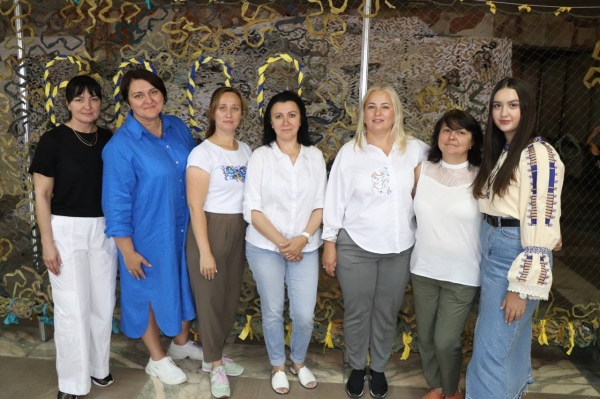 «Сумський бабський батальйон – ТИЛ» завершив плетіння 6-тисячної сітки-оберега для українських воїнів – Суми та область