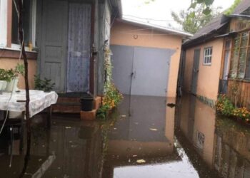 У центрі Сум через зливу підтоплені двори та будинки – Суми та область