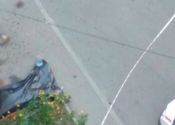 У Дніпрі на Тополя жінка стрибнула із 16 поверху