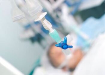 У лікарні помер чоловік, який впав з балконом в центрі Львова – Перший львівській портал