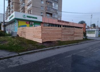 У Сумах суд заборонив будувати магазин на скандальній землі – Суми та область