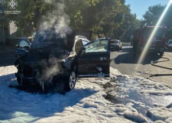 В центрі Миколаєва горів автомобіль » Новини Миколаїва