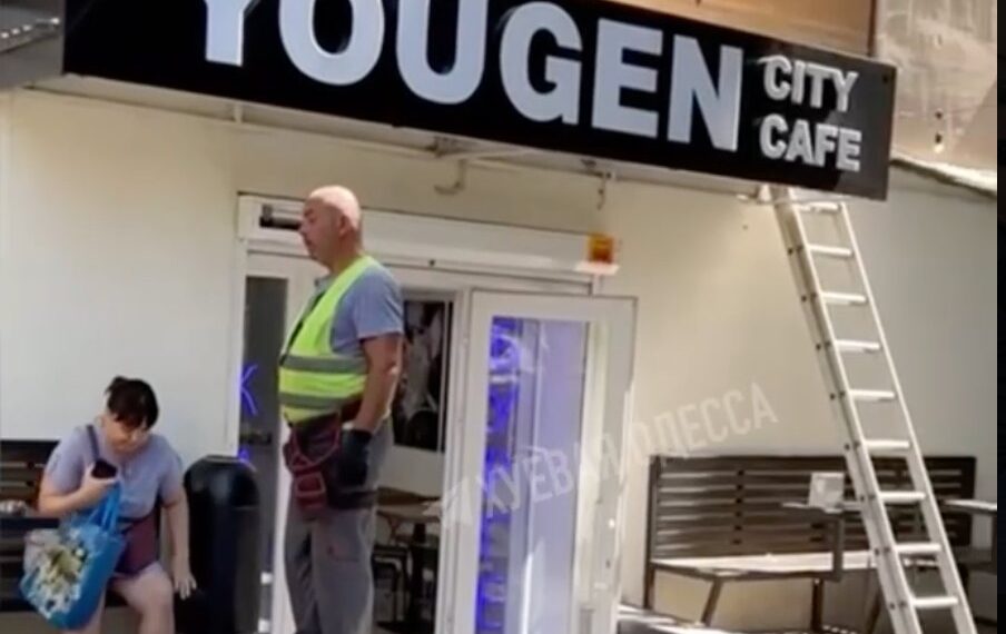 В Одесі через демонтаж вивіски виник скандал (фото) — Одеса