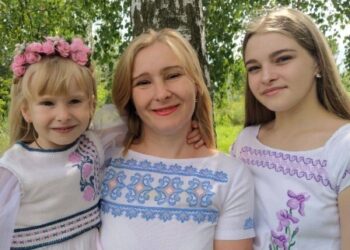 Вихователька дитсадка із Шосткинщини створює дивовижні вишиванки – Суми та область