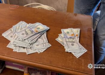 Вікно було відкрите: в Одесі затримали чоловіків, які здійснили велику квартирну крадіжку (фото, відео) — Одеса