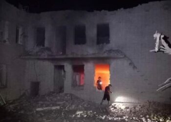 Вночі херсонські рятувальники тричі ліквідували наслідки обстрілів