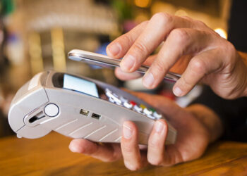 З 1 жовтня повертаються високі шрафи за торгівлю без касових апаратів – Гетманцев – Економіка