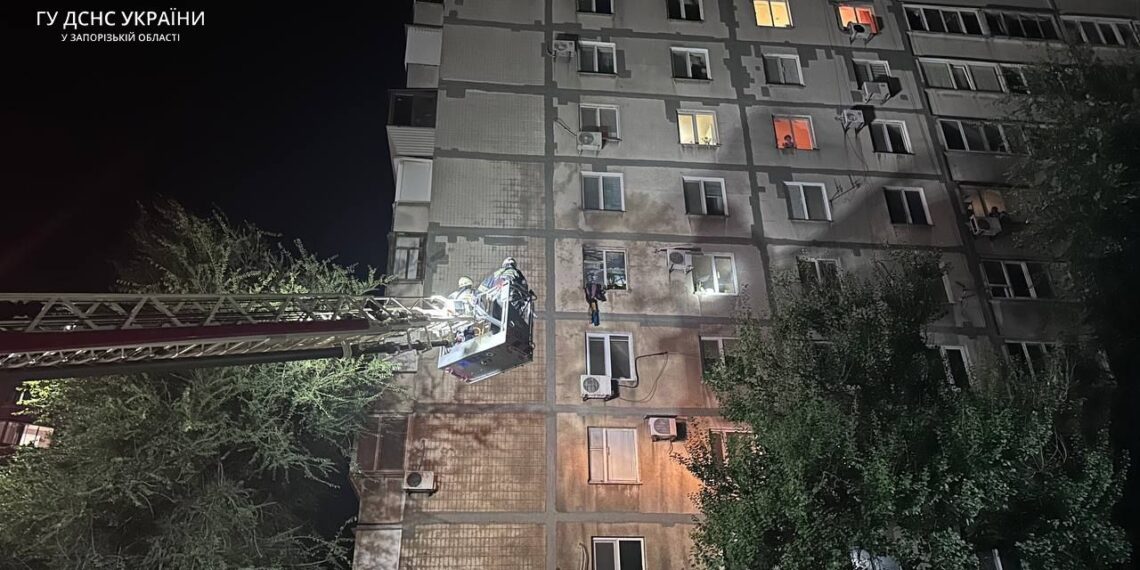 Пожежа в багатоповерхівці Запоріжжя: врятували чоловіка |